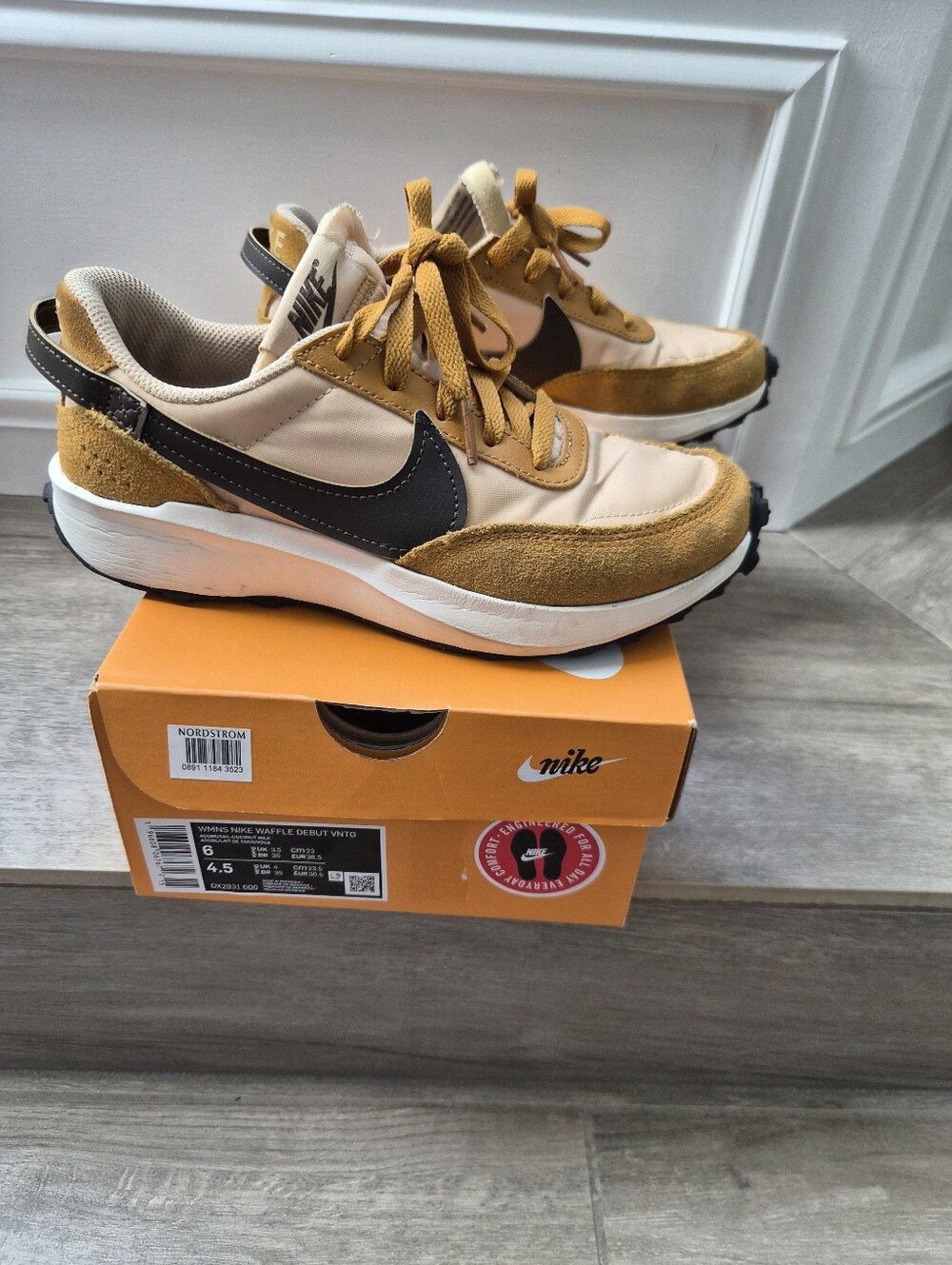 Nike Womens Waffle Runner Retro Sneakers - Tan & Black